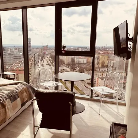 Hanza Tower, Less Is 15th Basen Sauna