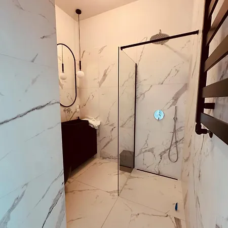 Hanza Tower, Less Is 15th Basen Sauna