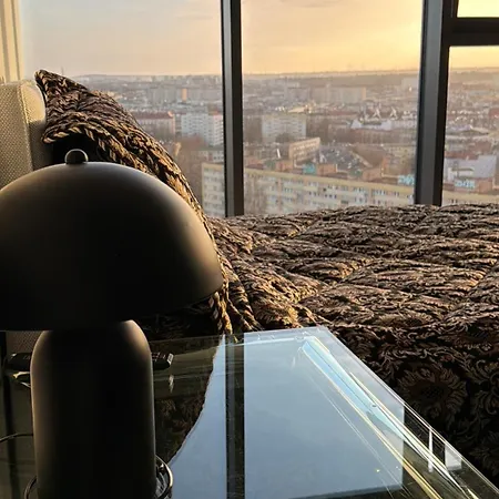Hanza Tower, Less Is 15th Basen Sauna Daire