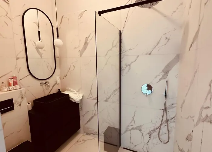 Hanza Tower, Less Is 15th Basen Sauna